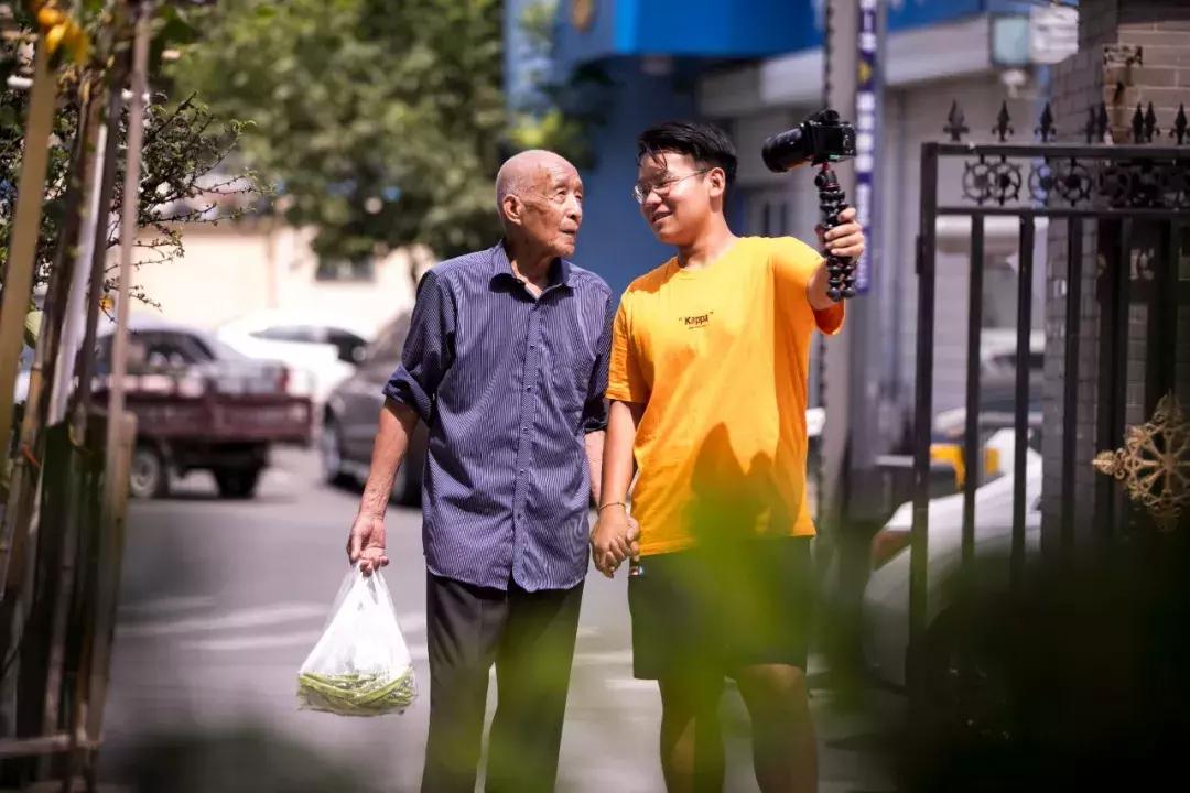 威海大叔赶海视频博主,山东威海网红赶海