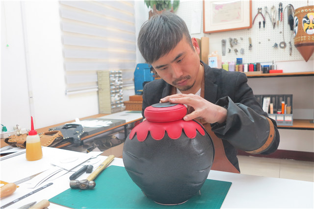 皮包，只有你想不到的，没有他做不出的，这个网红有一套