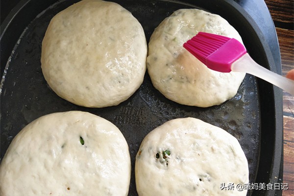 面发了怎么做饼,馅饼的面怎么和面又软又薄不破皮