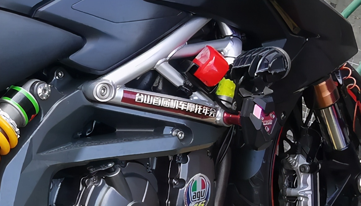 交警夜查鬼火少年,交警抓到鬼火炸街