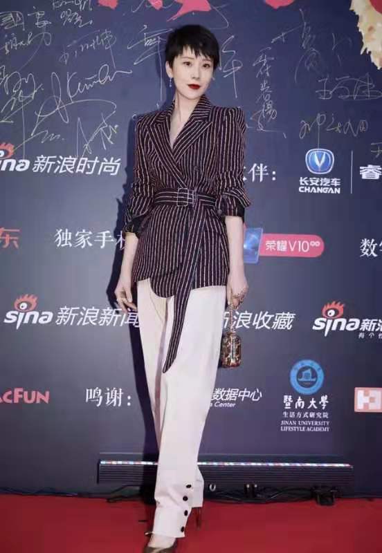 小黑裤已经过时了现在流行,冬季流行的小黑裤