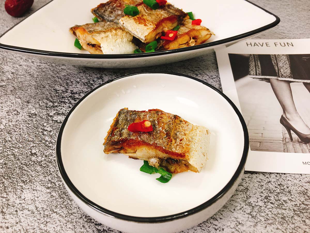 如何不带粉煎带鱼不粘锅又不烂,不用胡椒粉不要裹粉的带鱼怎么煎