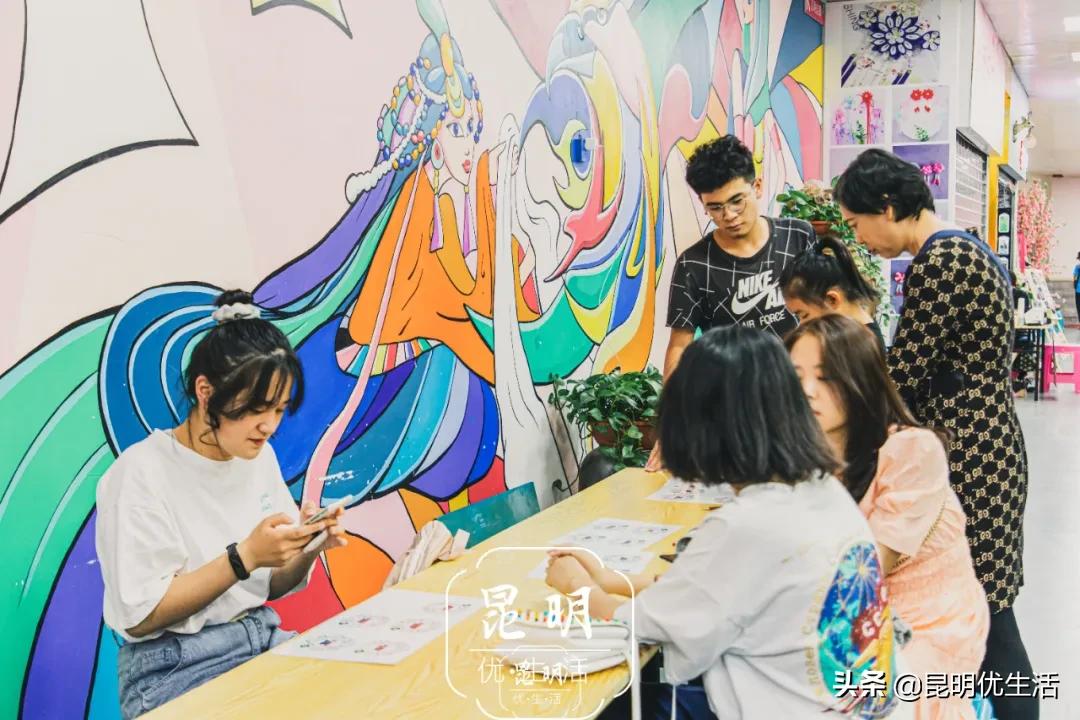 昆明最后一台大头贴机,藏着90后的绝版青春