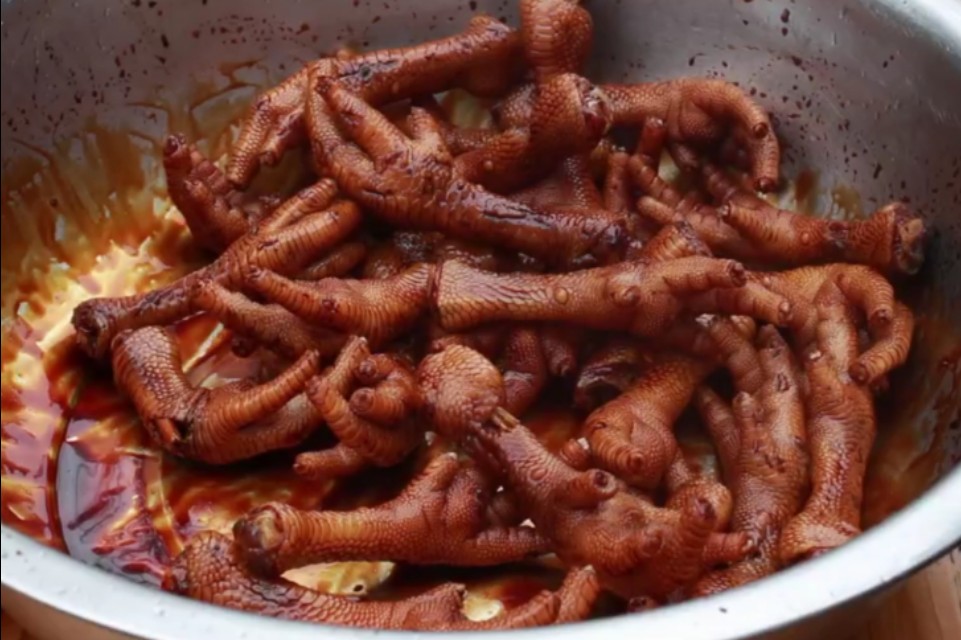 鸡脚怎么做好下酒,鸡脚怎么做才会软糯脱骨