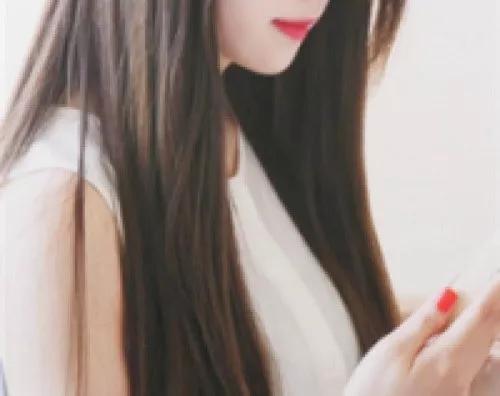 把熔岩石装进车里，散发出迷人的香气，天然健康，营造愉悦的氛围