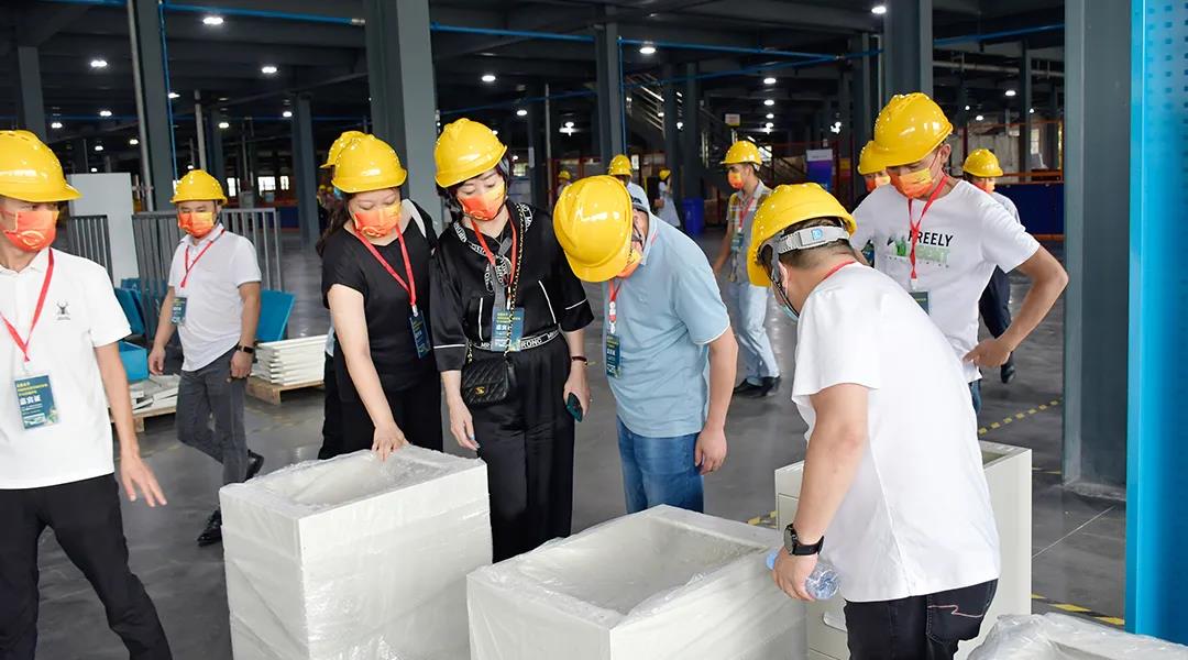 走进永亨—成都市家具商会举办办公家具标杆企业学习交流沙龙活动