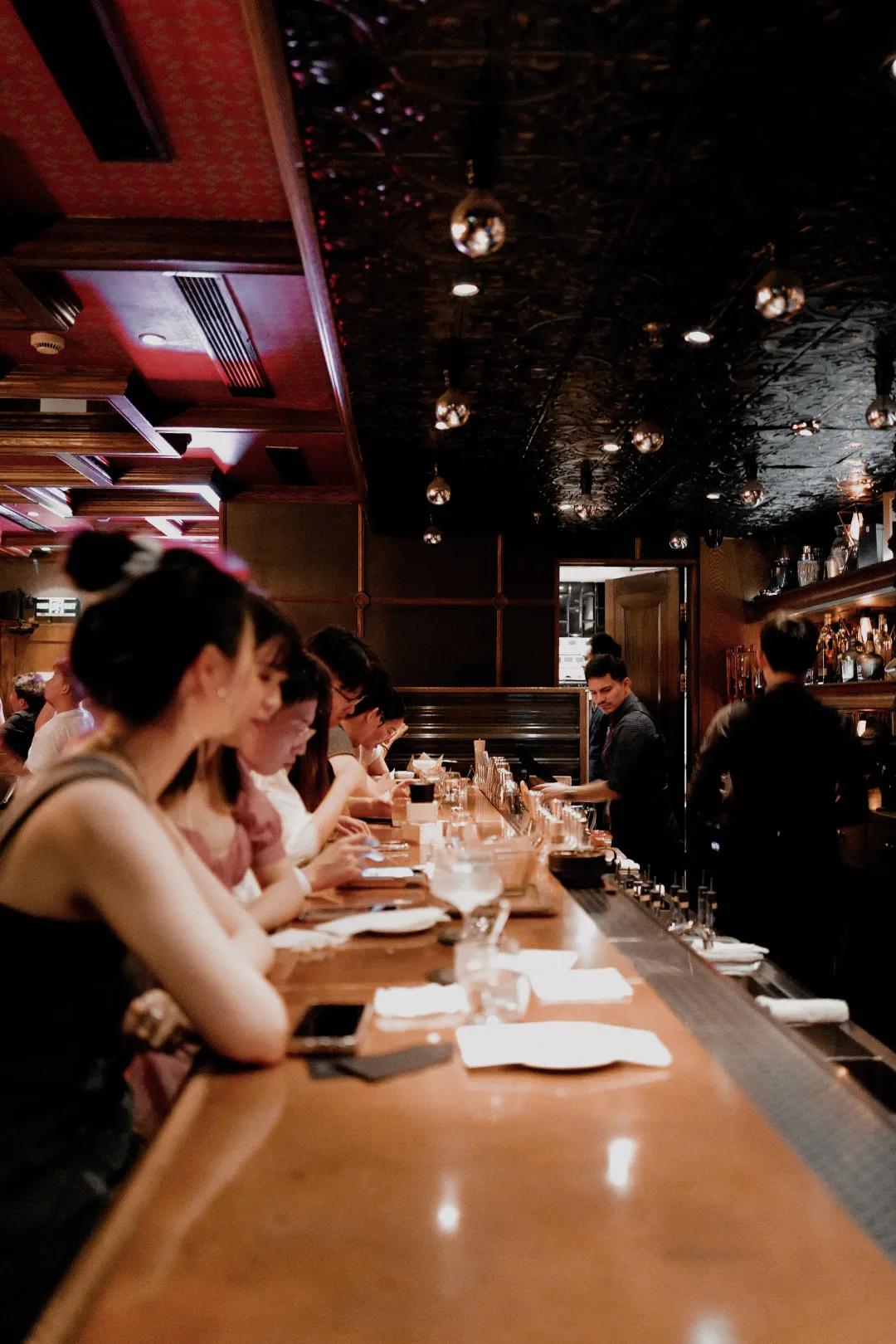 在上海的天花板酒吧“闯关”,喝到第五杯我悟了