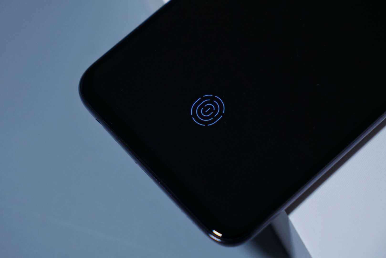 魅族屏下摄像头手机是哪款,魅族最早的三颗摄像头