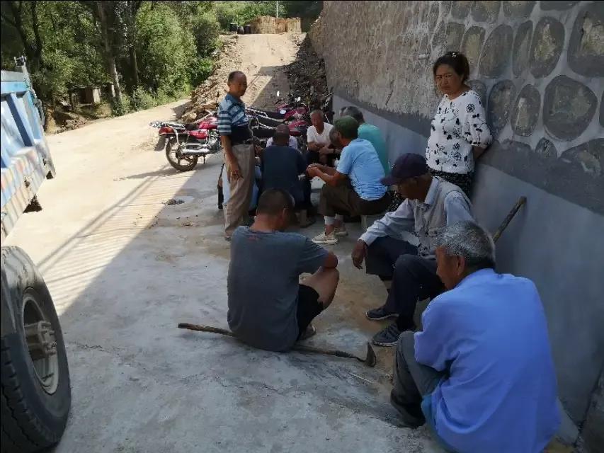 不甘寂寞的哥,闲不住的阿娟