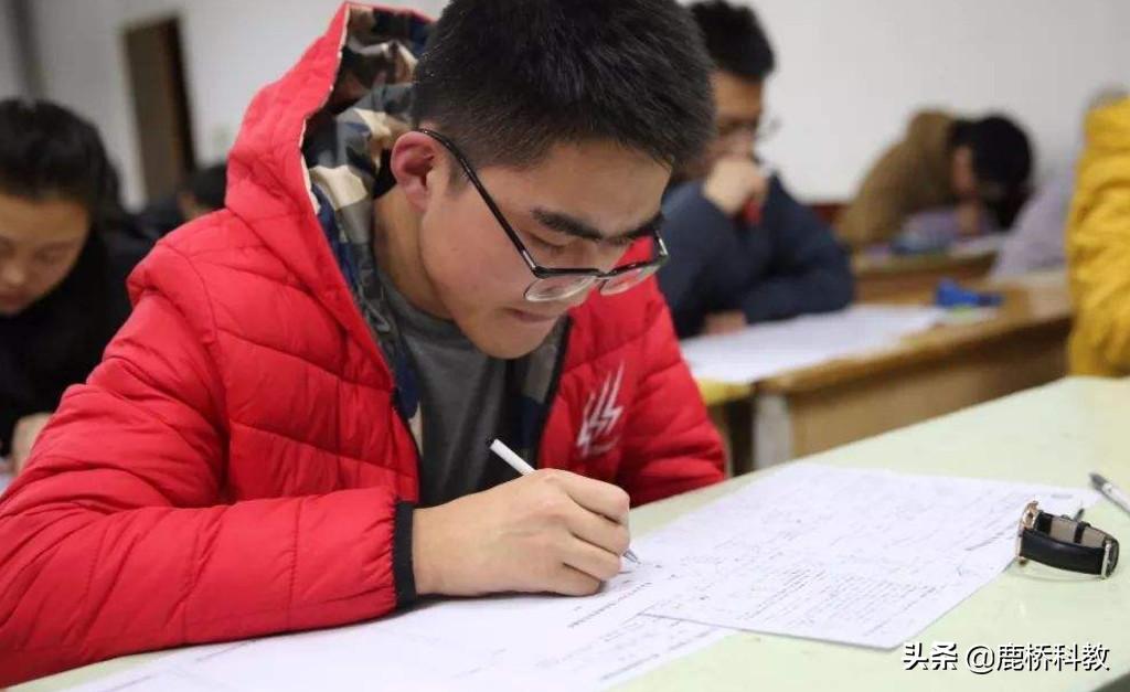 高考书写不好扣分的事例,高考会狠狠奖励自律的人