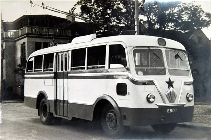 穿梭60年,武汉公交无轨电车1路