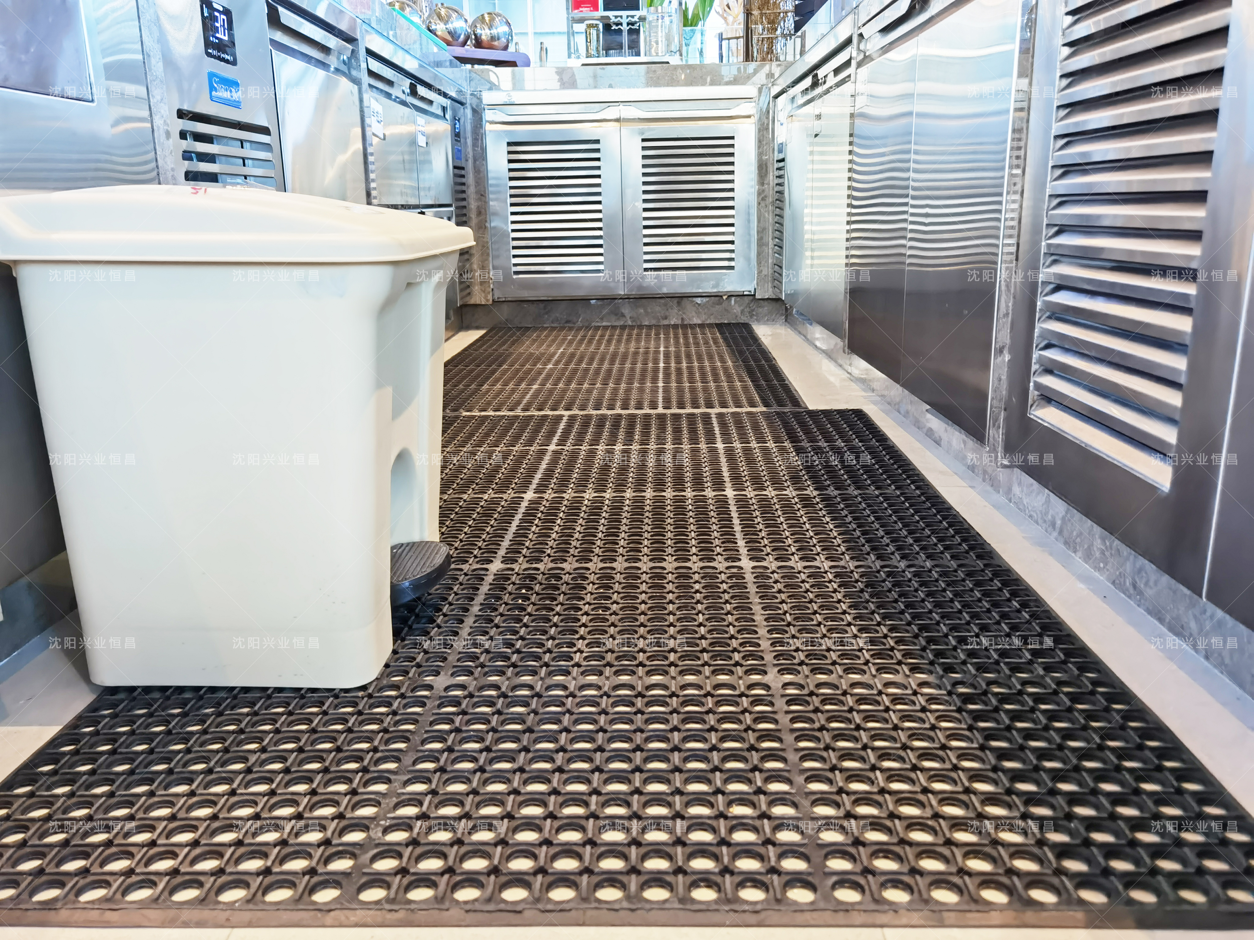 橡胶地垫的材料是什么,泡棉地垫好还是橡胶地垫