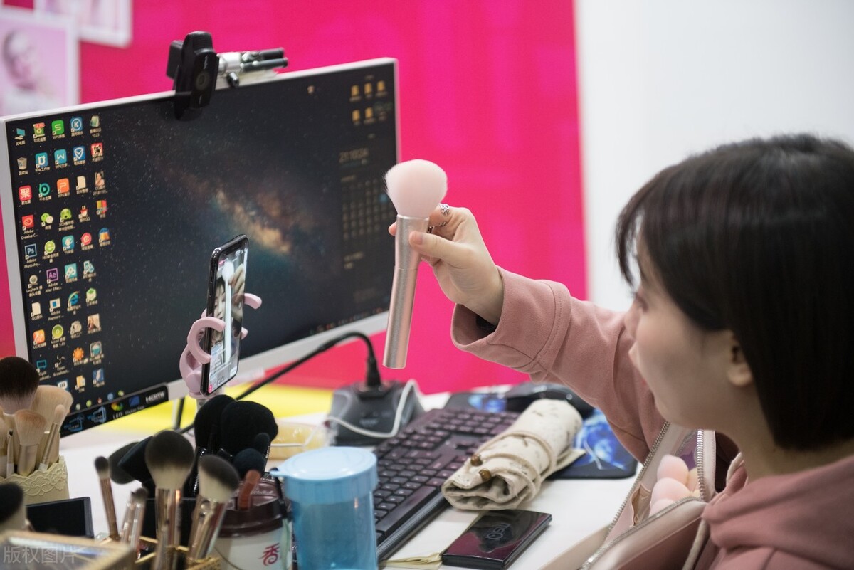 实体店卖内衣可以赚钱吗,开女装店和内衣店哪个利润高