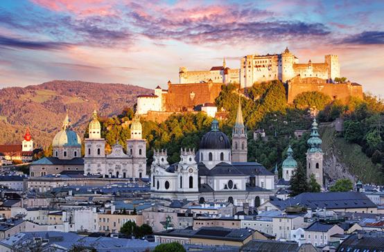 见证历史十大案件,全球10座最古老壮观的欧洲城堡