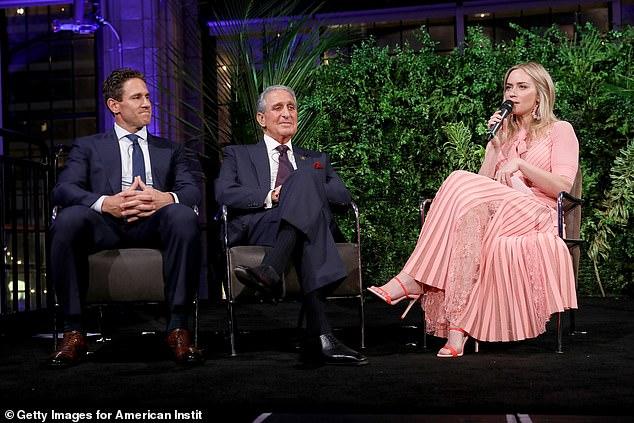 艾米莉布朗特穿普拉达,艾米莉布朗特出席红毯视频