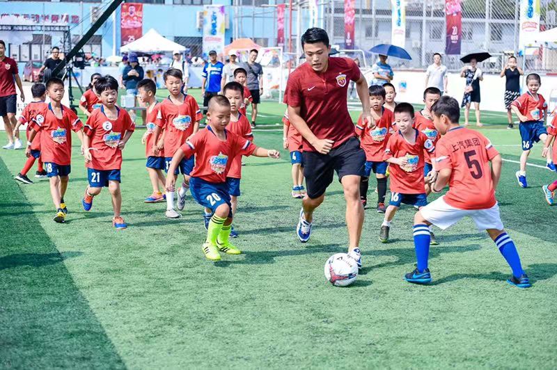 上港入场秀,上港主场浦东足球场首发报幕