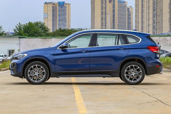 宝马x12019款xdrive20li尊享型,宝马x12020款xdrive25li领先型