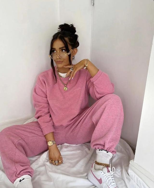 不知怎么搭配衣服?GO,跟着各国时尚博主们学穿搭!