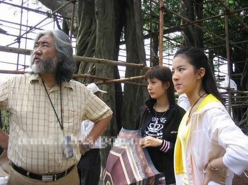 11年前杨幂为刘亦菲打伞,网曝杨幂曾为刘亦菲撑伞