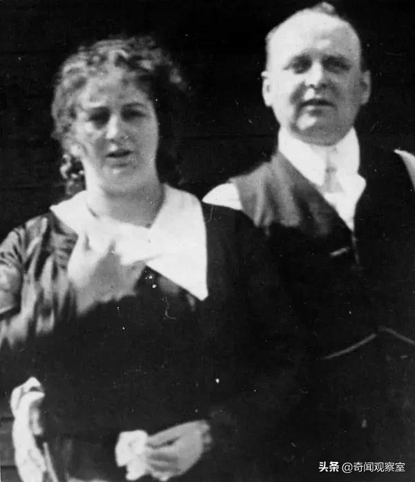 史上最强老王，妻子将情人藏进家中长达10年，丈夫却浑然不知