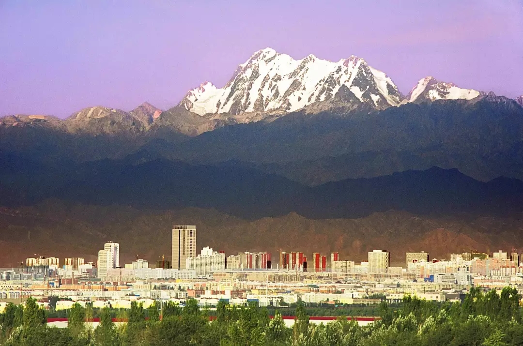 新疆最凶险峡谷路,新疆博格达峰徒步路线