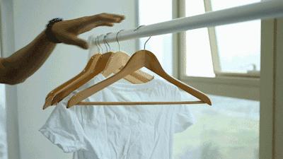 被太阳晒褪色的衣服怎么恢复原色,衣服晒阳光晒太久会褪色吗