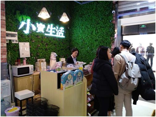 线上服务，线*体下**验，小资生活化妆品销售拿下极好业绩