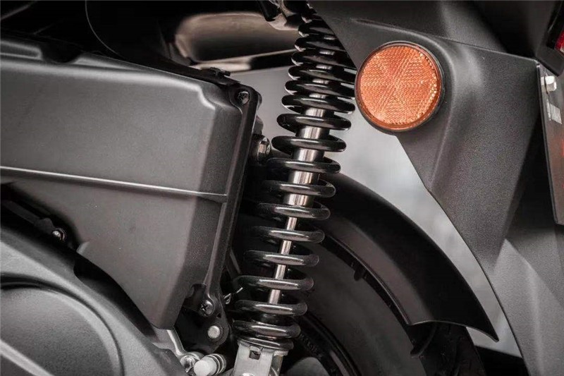 雅马哈旭鹰125对比巧格i125哪个好,雅马哈旭鹰125踏板和铃木uy对比