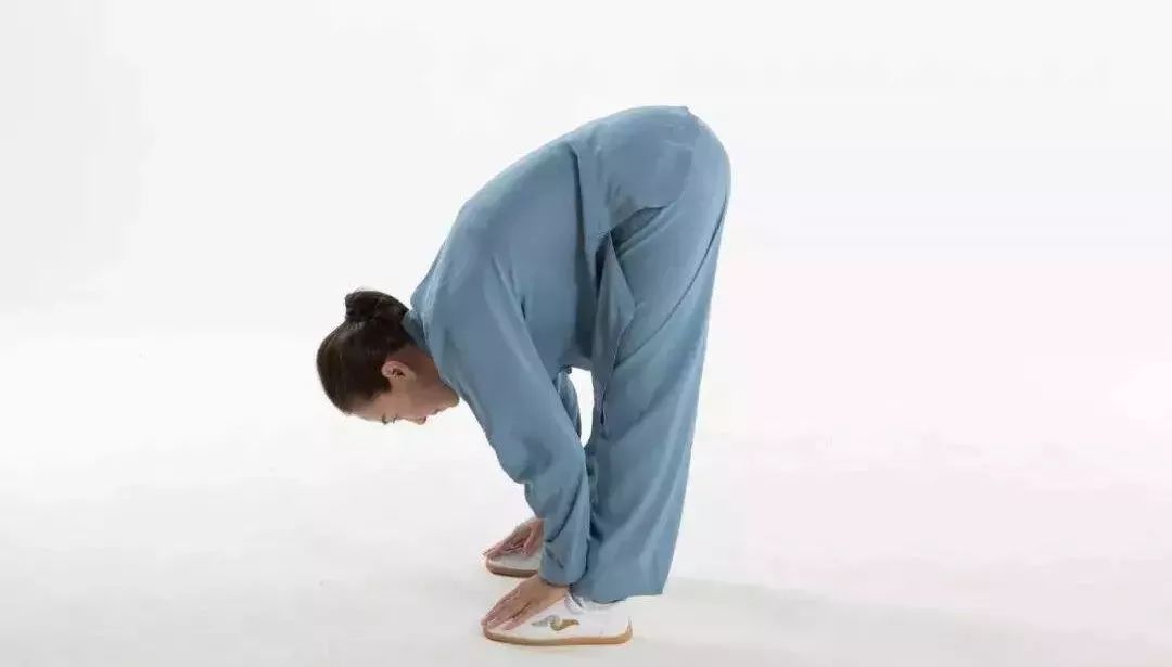 拉开女人距离的不是美貌而是成长,拉开女人的距离不是财富和美貌