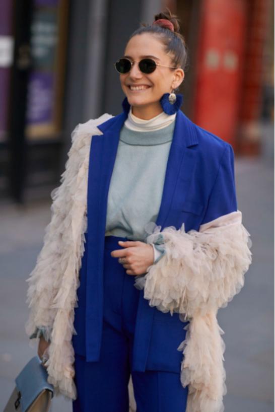 快get百搭卫衣穿出时髦和前卫,怎么把颜色鲜亮的卫衣穿出时尚感