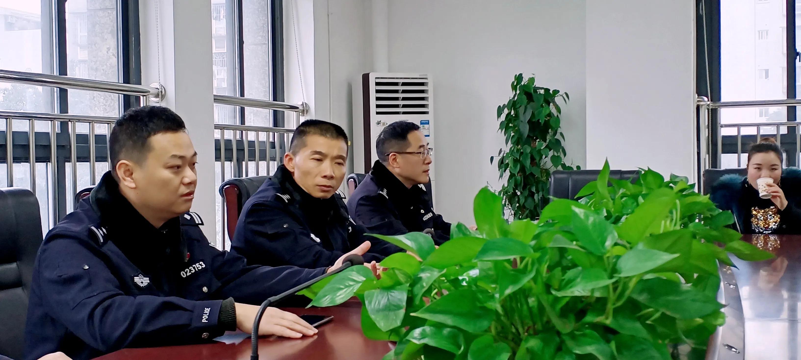 爱心企业送清凉慰问交警暖人心,爱心企业送温暖慰问一线交警