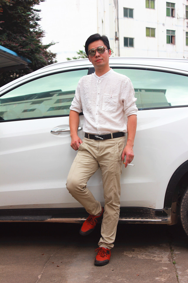 劳斯名爵内穿捷豹皮带，会让人觉得皮带与人浑然一体、相得益彰