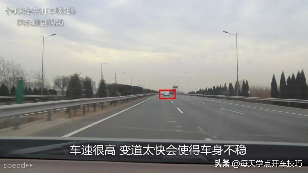高速开车变道技巧新手必看,高速公路短距离超车变道怎么操作