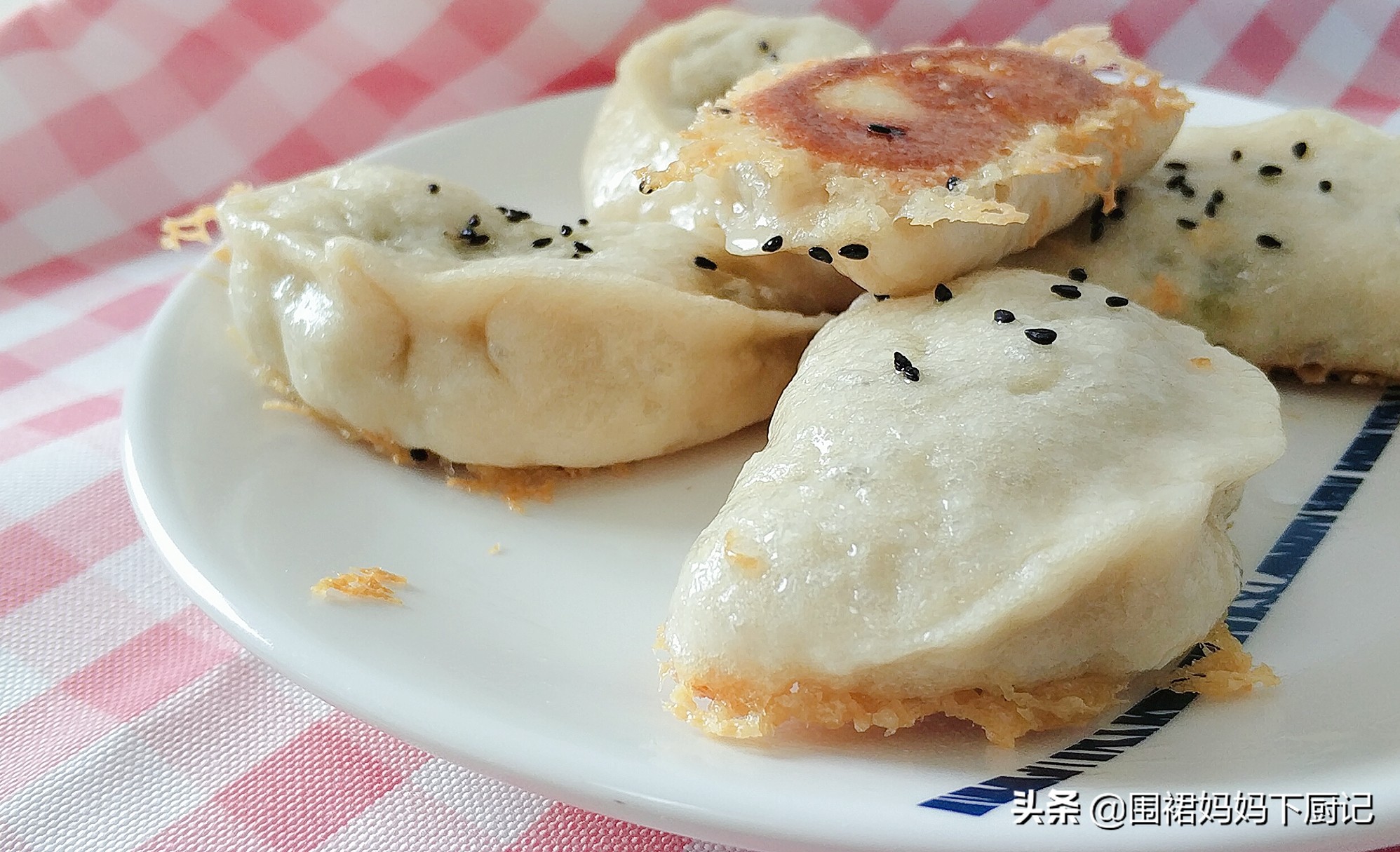 喜欢吃水煎包做不好？注意这2点，做出包子焦香酥脆、蓬松喧软