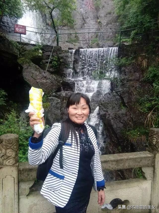 可爱的少妇自拍越来越丰满越来越成熟了