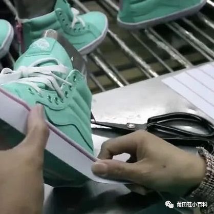 vansoldskool容易开胶嘛,vans为什么越脏越好看