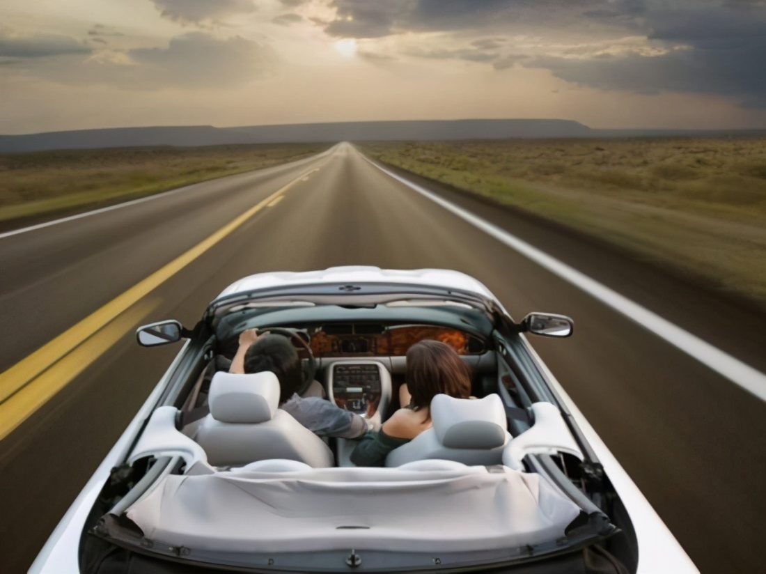 汽车不让拉人载货，司机不禁反问交警：汽车到底能用来干什么？