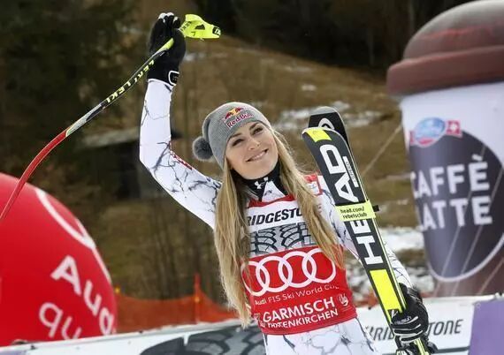 35岁滑雪女皇与黑人男友现身,曾嫁给教练,现皮肤松弛大腿粗壮