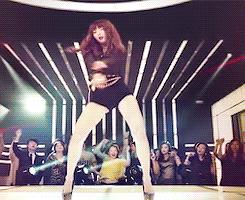 南韩小野马穿衣搭配 (韩国小野马穿白色裙)