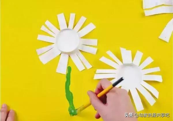 蛋壳纸杯做的简易手工,用蛋壳做的站立手工作品