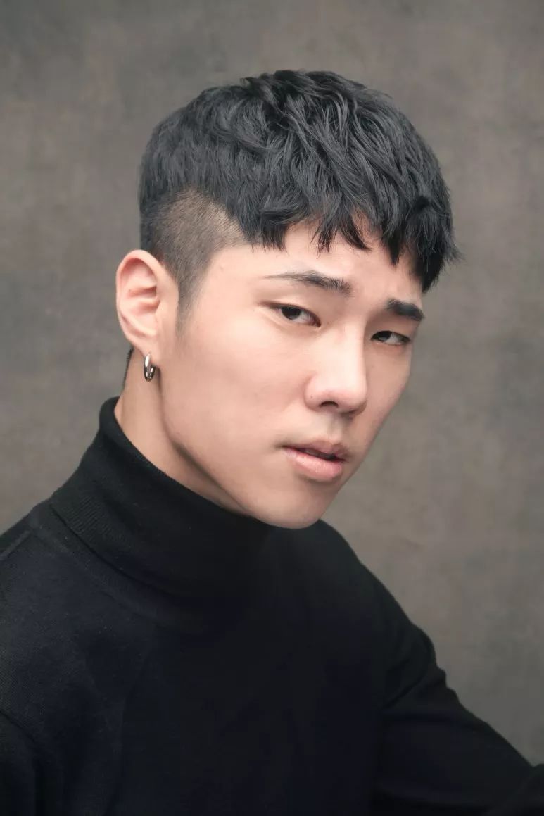 男生发际线高的刘海发型推荐,男生刘海少发际线高适合发型