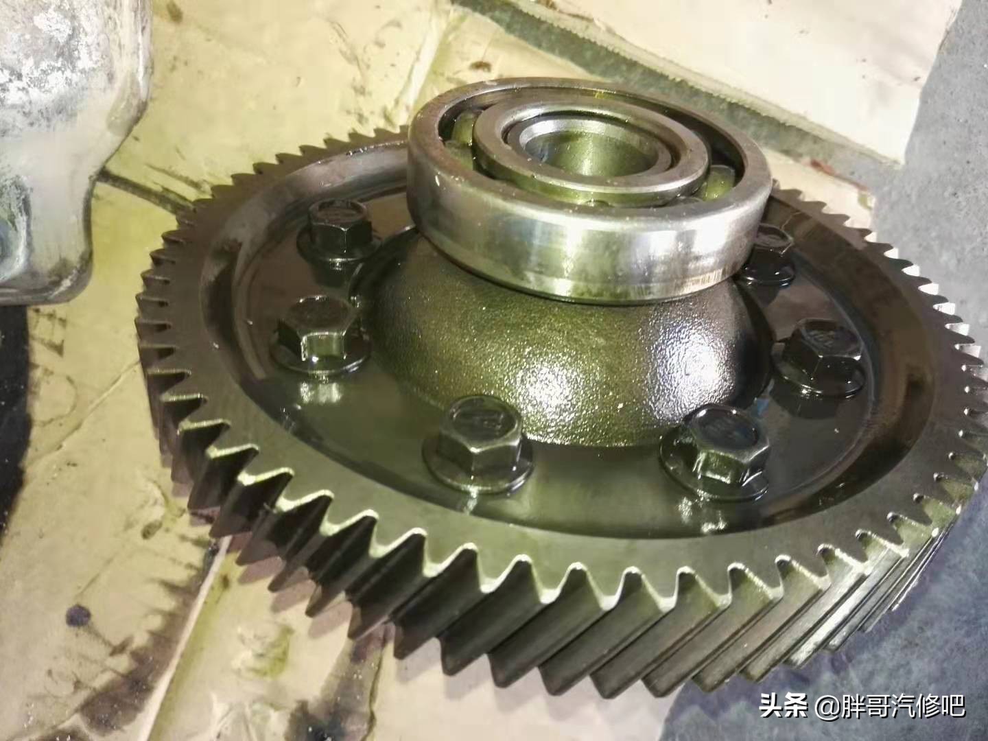 变速箱壳体损坏是维修还是换新,汽车变速箱壳破裂怎么维修