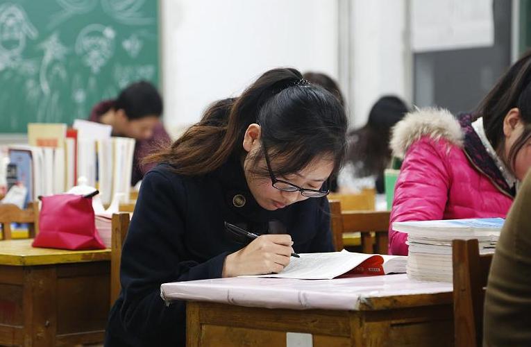 读研后才明白，“保研生”和“考研生”差距明显，难怪导师偏心