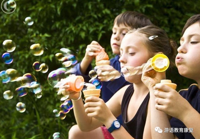 1岁宝宝吹气游戏大全,教宝宝说话这2个小游戏简单有效