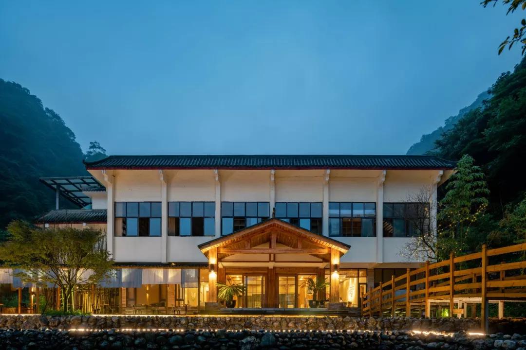 成都民宿推荐青城山,青城山花娟树屋民宿