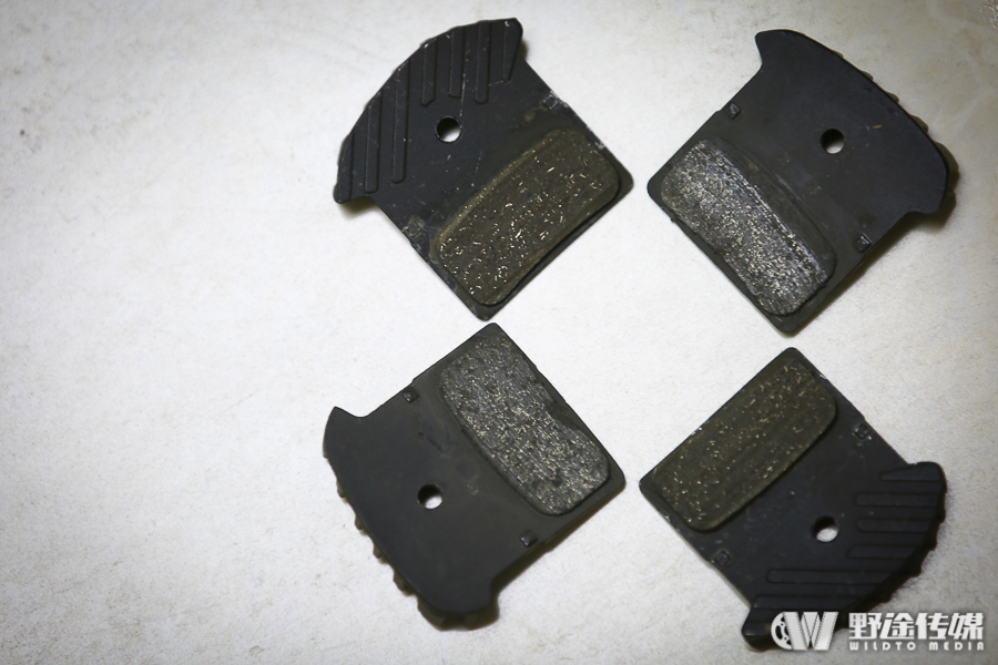 新手刹车顿挫技巧视频,新手上路刹车怎么用没有顿挫感