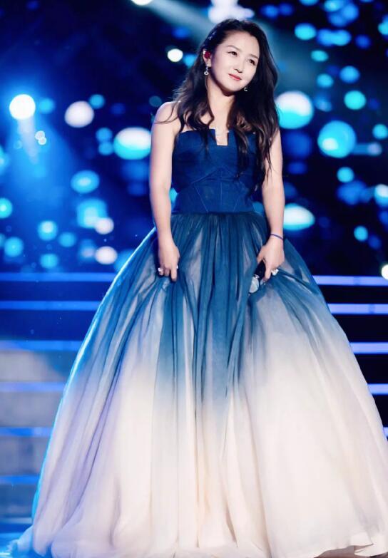 何洁精修图身着山寨裙,修图师救得了何洁