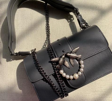 mk菜篮包和蔻驰托特包哪个好,蔻驰和mk的包包哪个档次高