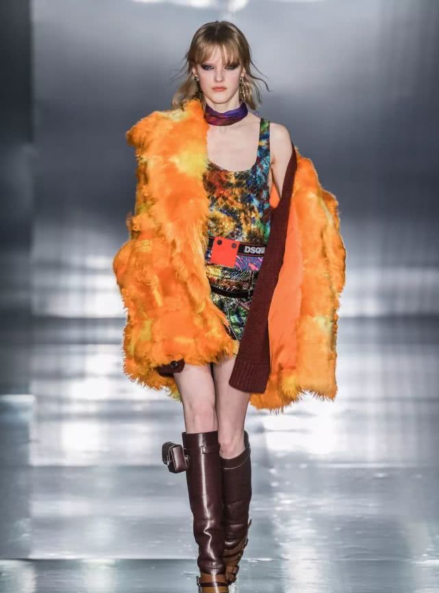 把裤子穿在肚脐上面会怎么样,把裤子扎进腰里的穿搭