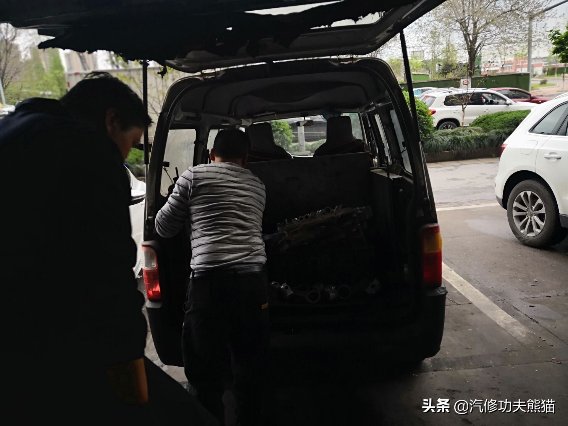 2013奥迪a4l烧机油怎么解决,奥迪a4l哪一款开始烧机油不严重